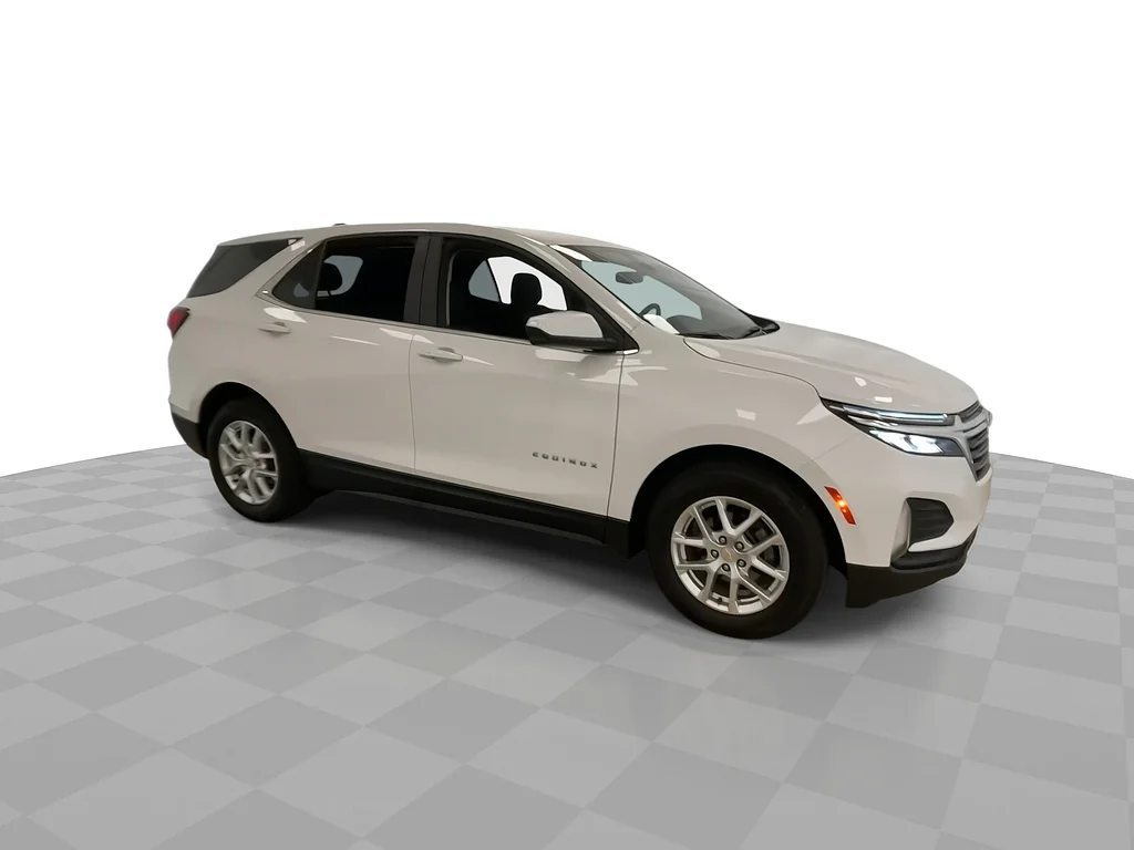 Used 2024 Summit White Chevrolet LT image 3