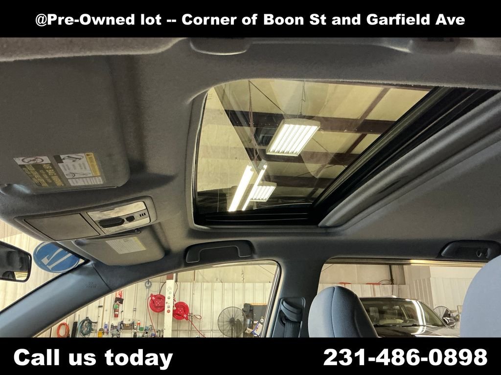 Used 2012 Blue Toyota Base image 13
