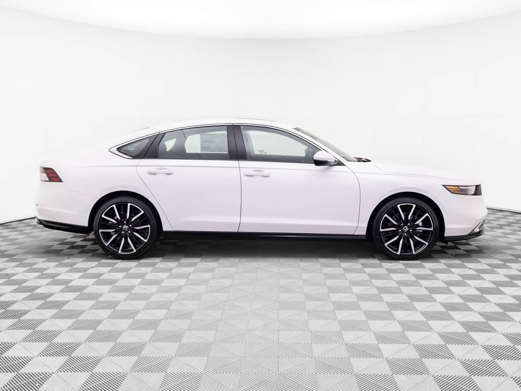 New 2026 Platinum White Pearl Honda Touring image 7