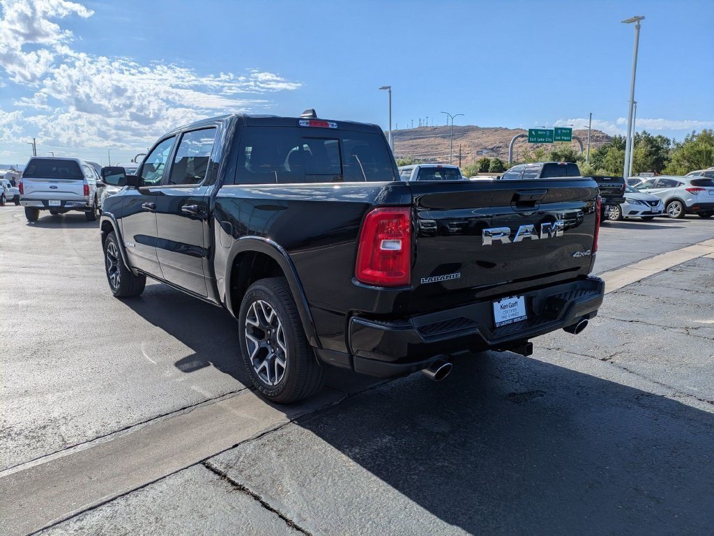 Certified Used 2025 Diamond Black Crystal Pearlcoat Ram Laramie image 5