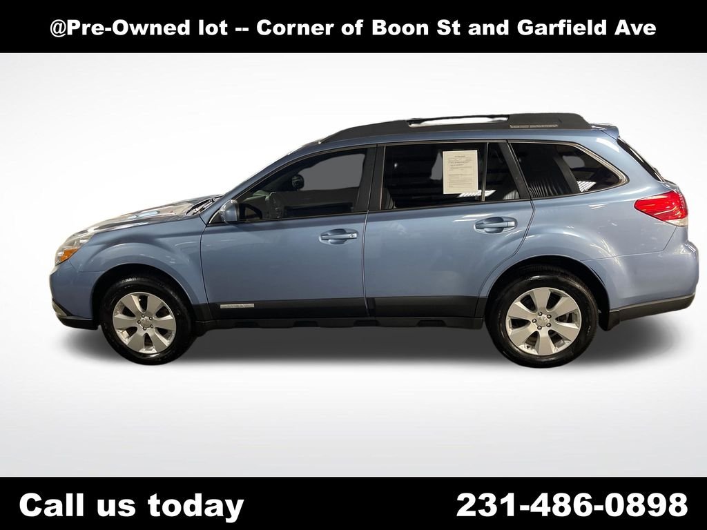 Used 2012  Subaru 2.5i Premium image 2