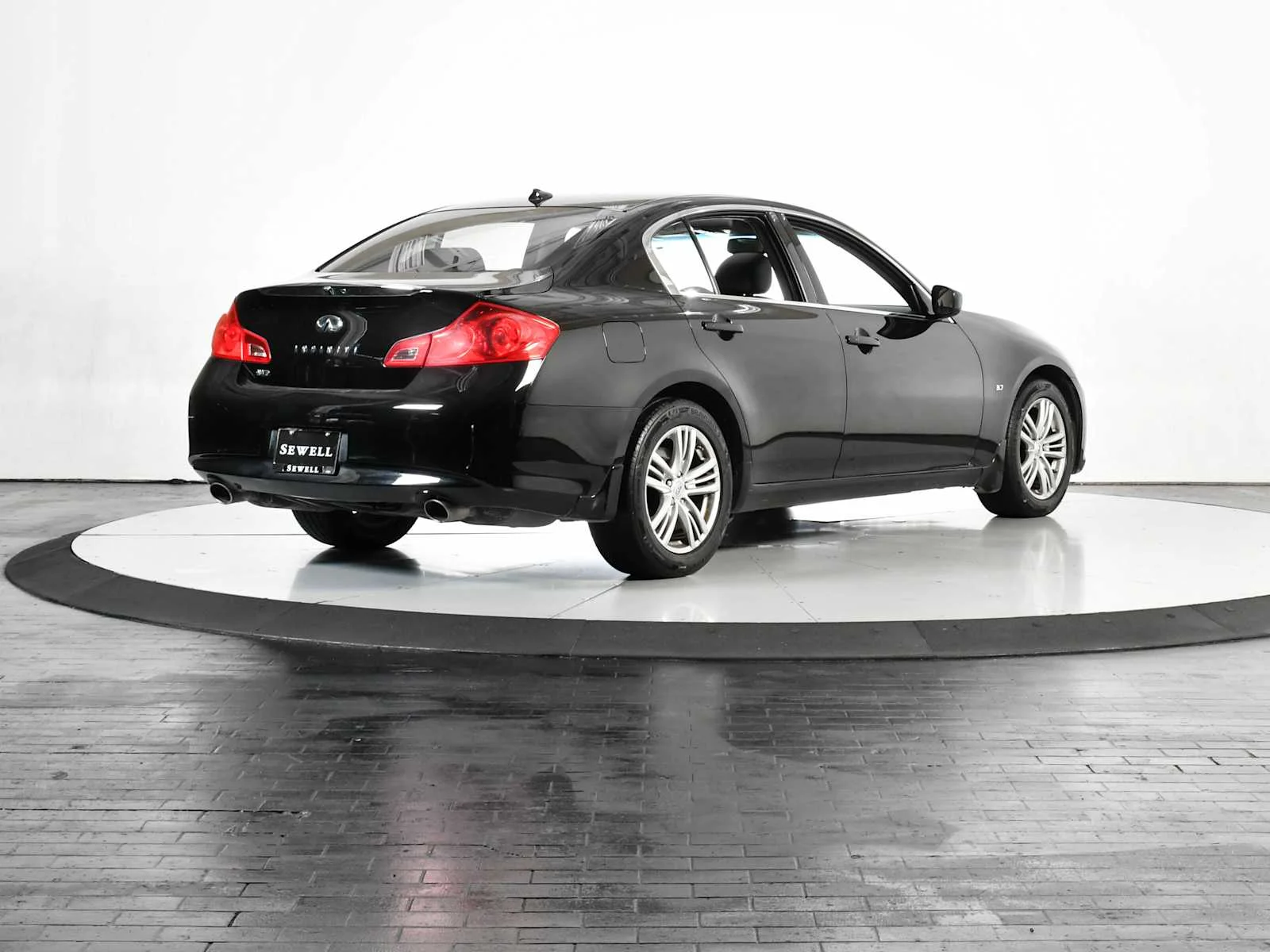 Used 2015 Black Obsidian INFINITI  image 5
