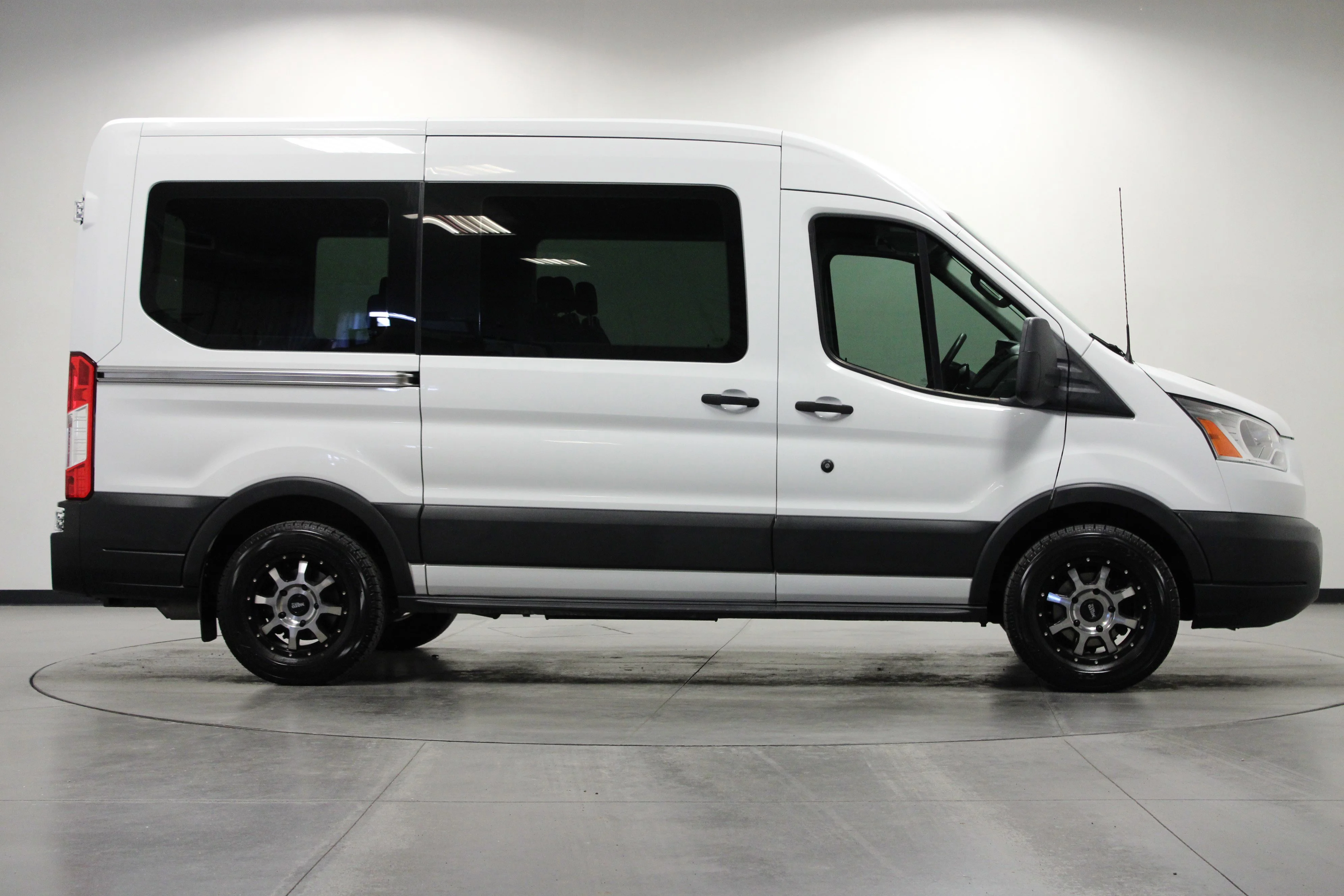 Used 2018 White Ford XLT image 3