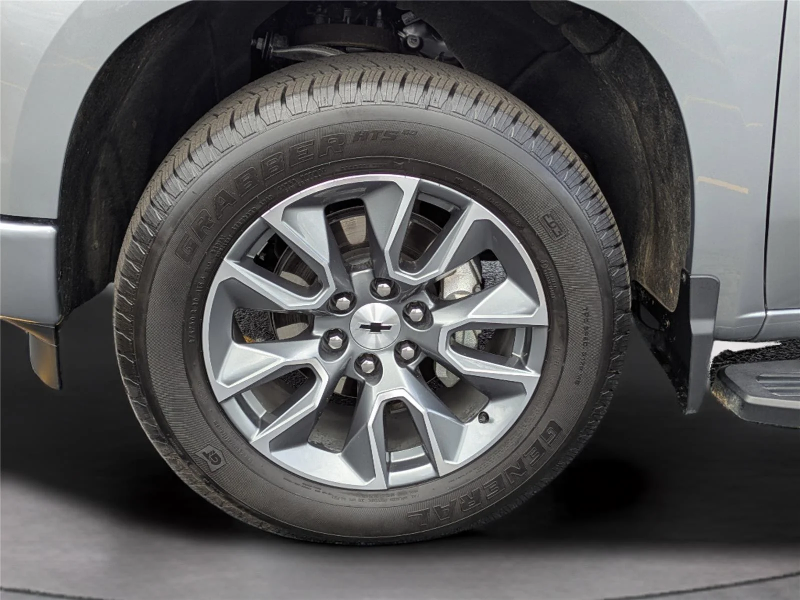 Used 2025 Sterling Gray Metallic Chevrolet RST image 37