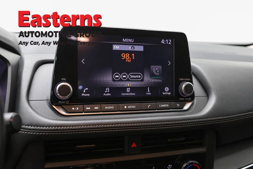 Used 2024 White Nissan S image 18