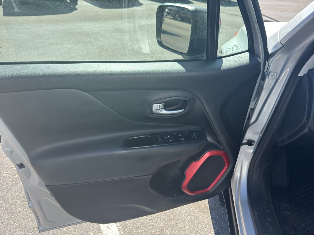 Used 2018 Glacier Metallic Jeep Trailhawk image 16