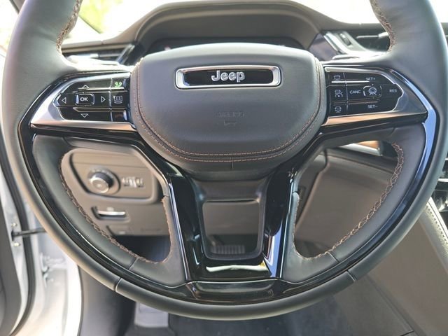 New 2026 Bright White Clear-Coat Exterior Paint Jeep Summit image 46