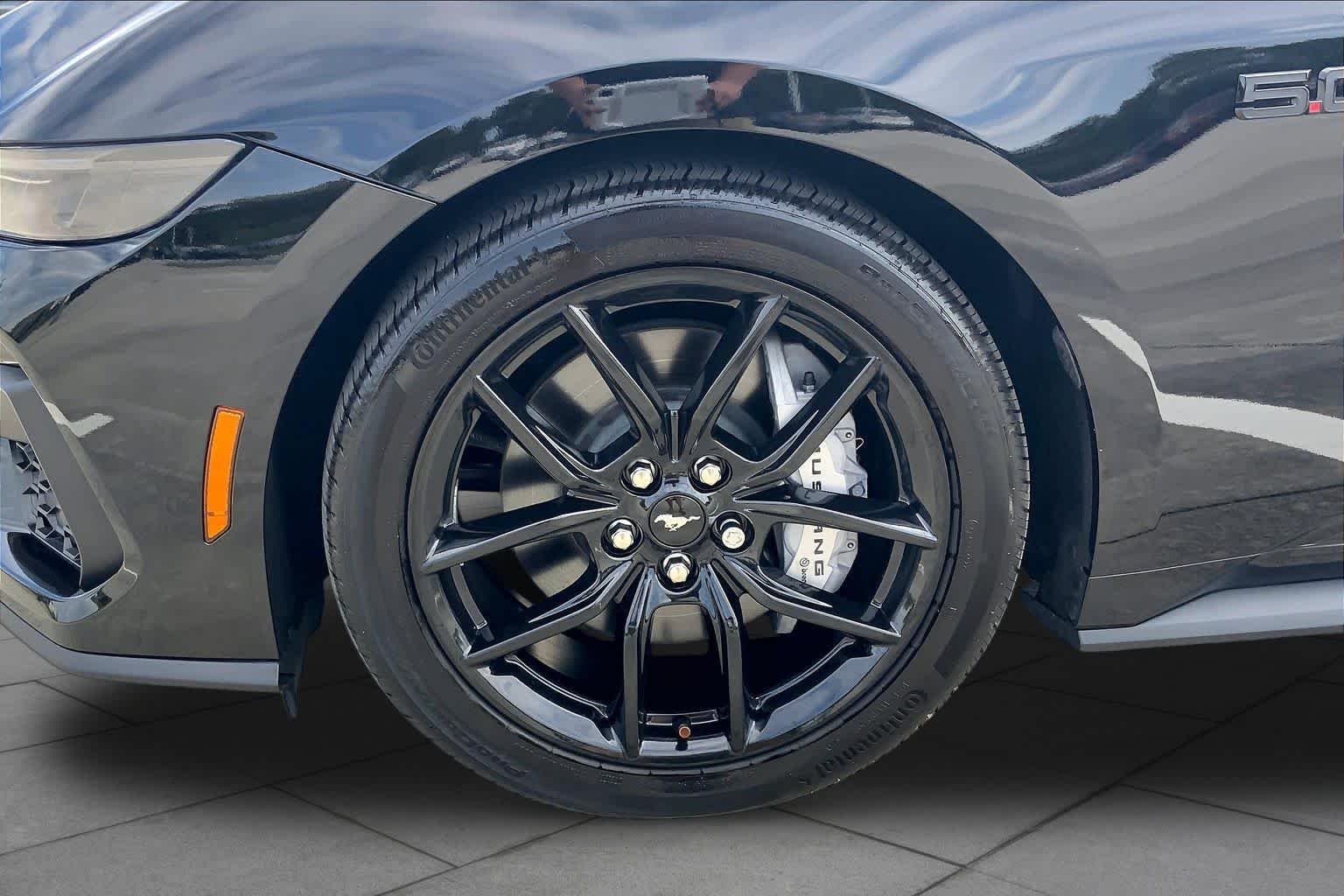 Used 2025 Shadow Black Ford GT Premium image 9