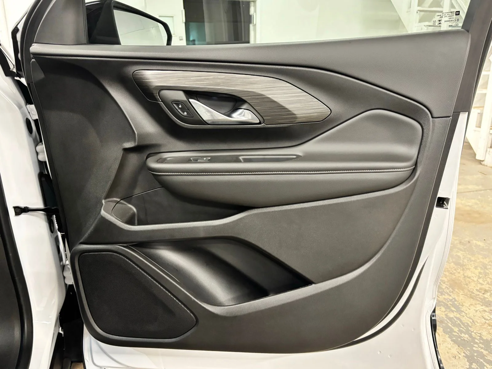 Used 2024 White GMC SLE image 21