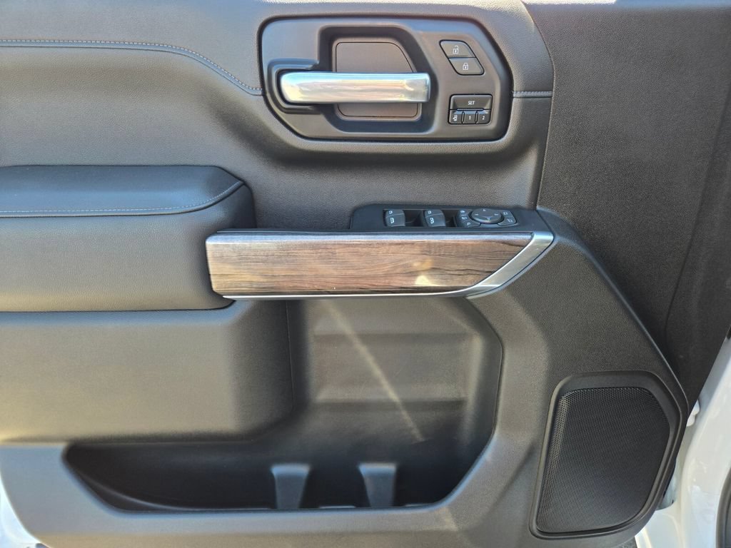 Used 2022 Summit White Chevrolet LTZ image 18