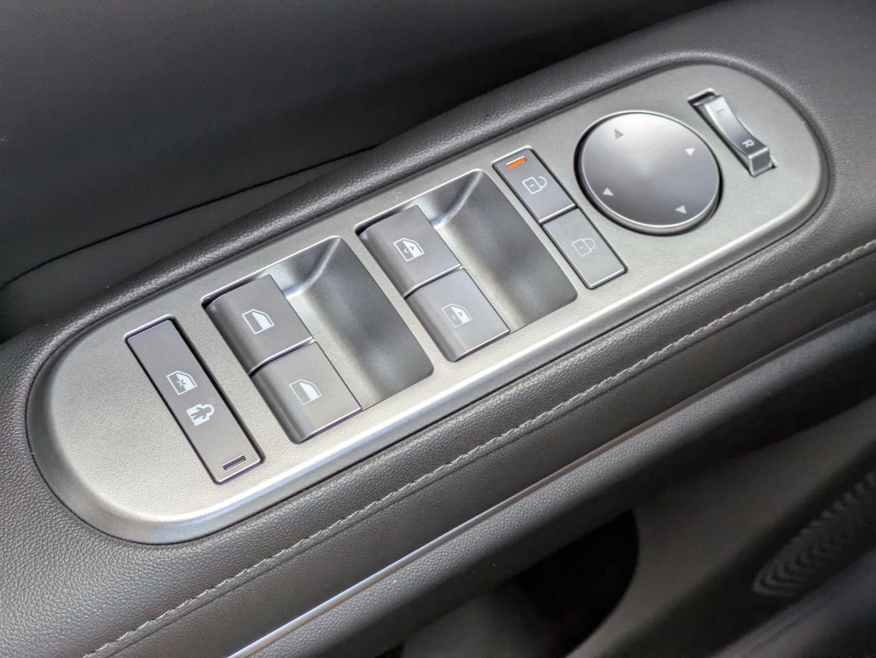 New 2027 Creamy White Pearl Hyundai SE FWD image 18