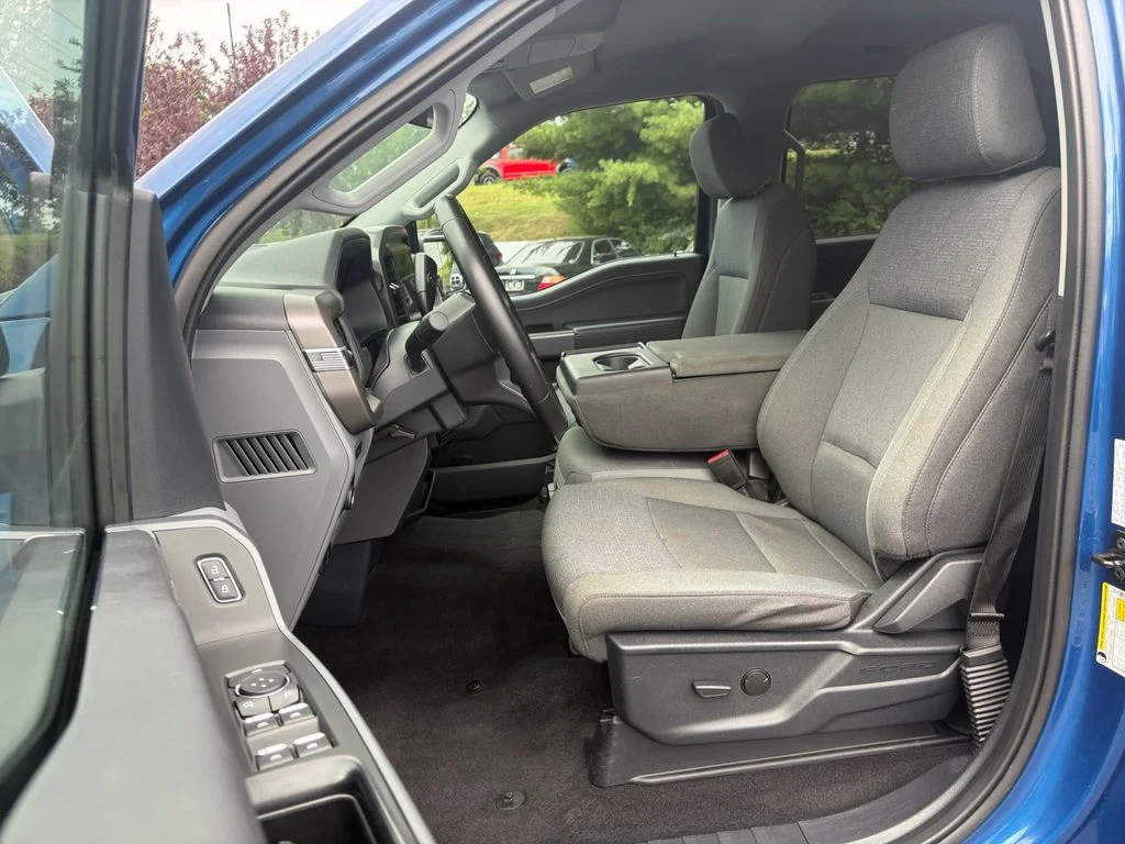 Used 2025 Blue Metallic Ford XLT image 16