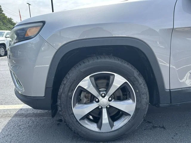Used 2019 Silver Jeep Limited image 20