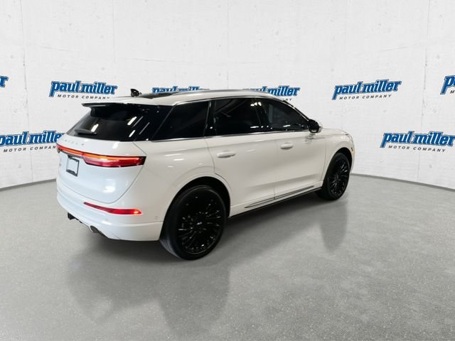 Used 2022 White Lincoln Reserve image 10