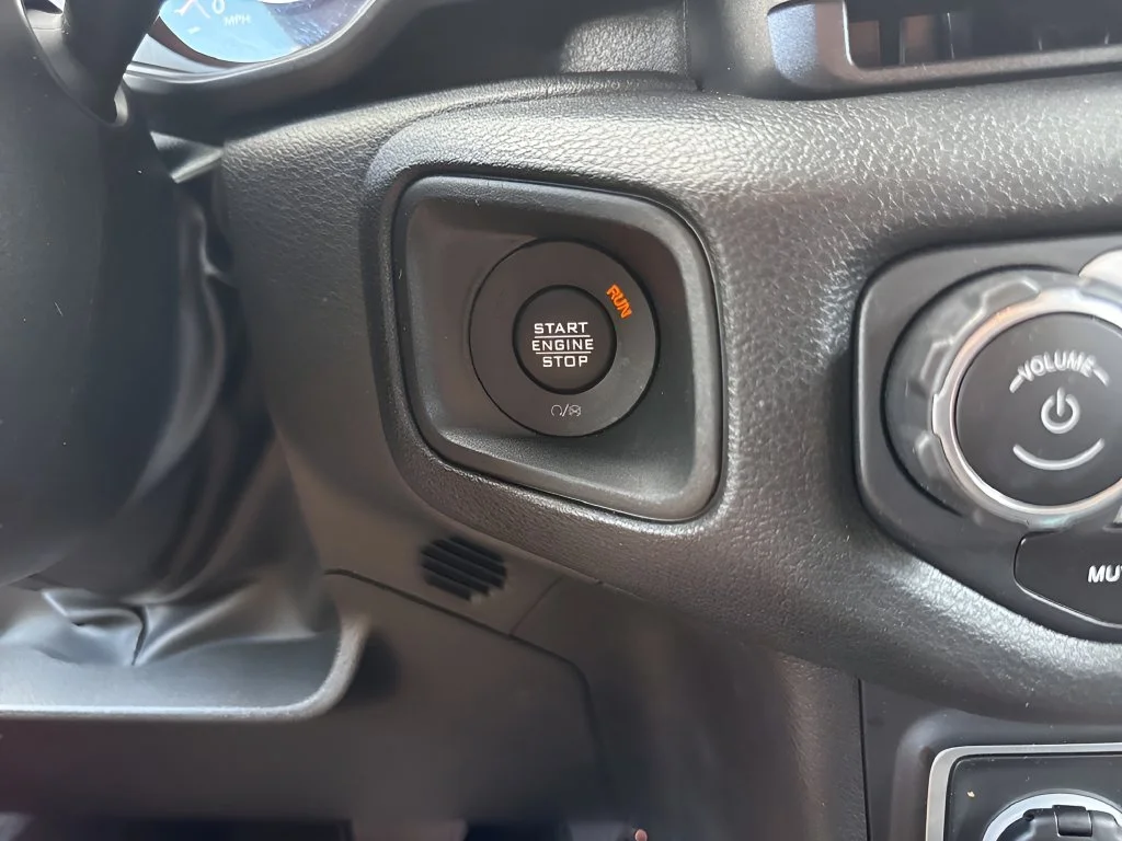 Used 2025 Red Jeep Sport S image 18