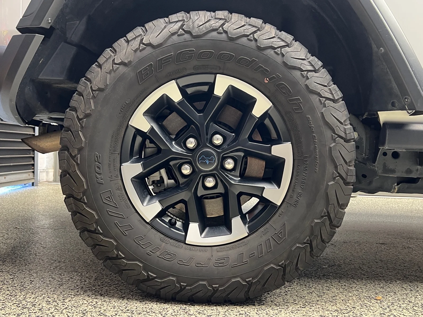 Used 2024 Bright White Clear Coat (pw7) Jeep Rubicon 4xe image 26