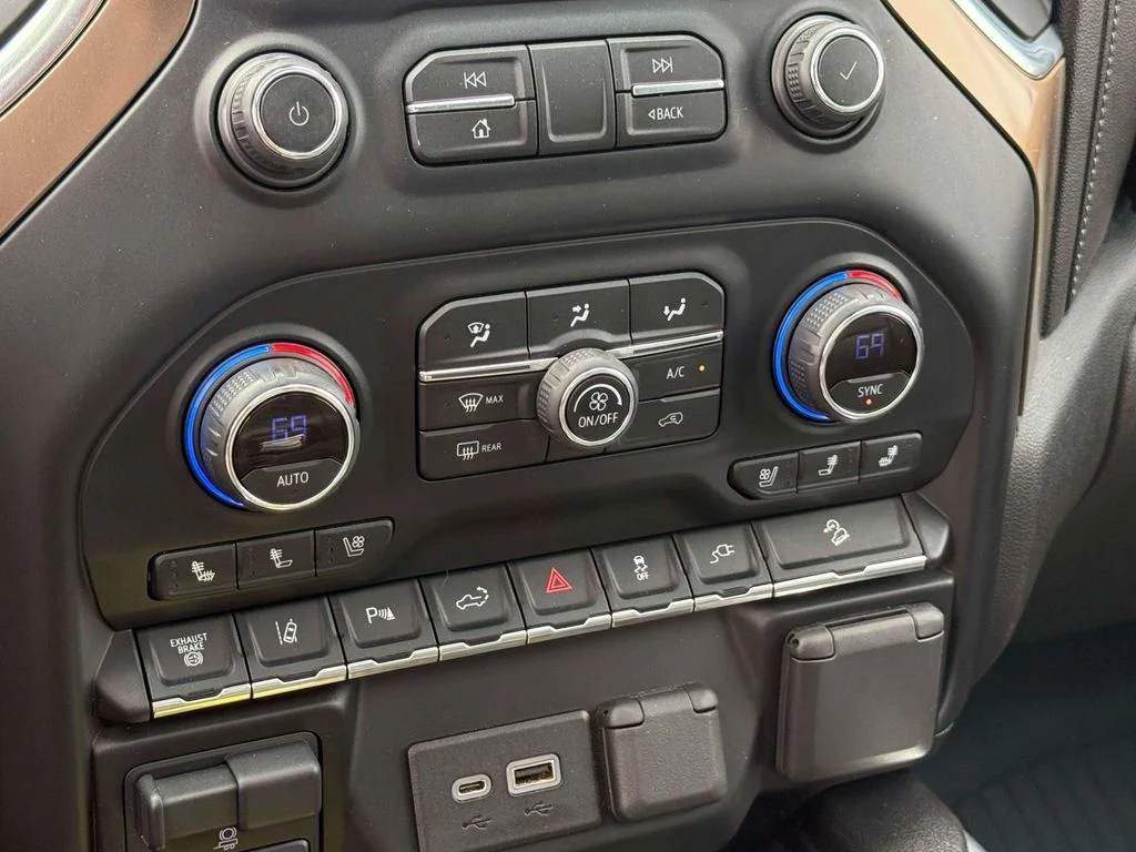 Used 2021 White Chevrolet High Country image 26