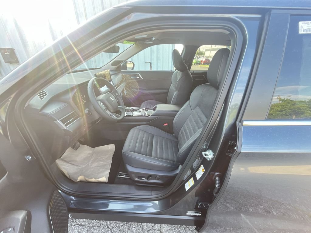 2025 Mitsubishi Outlander SE - Photo 11