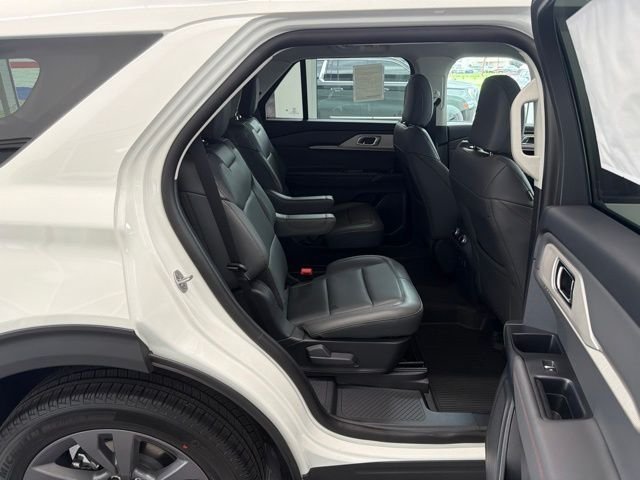 New 2026 Star White Metallic Tri-Coat Ford Active image 44
