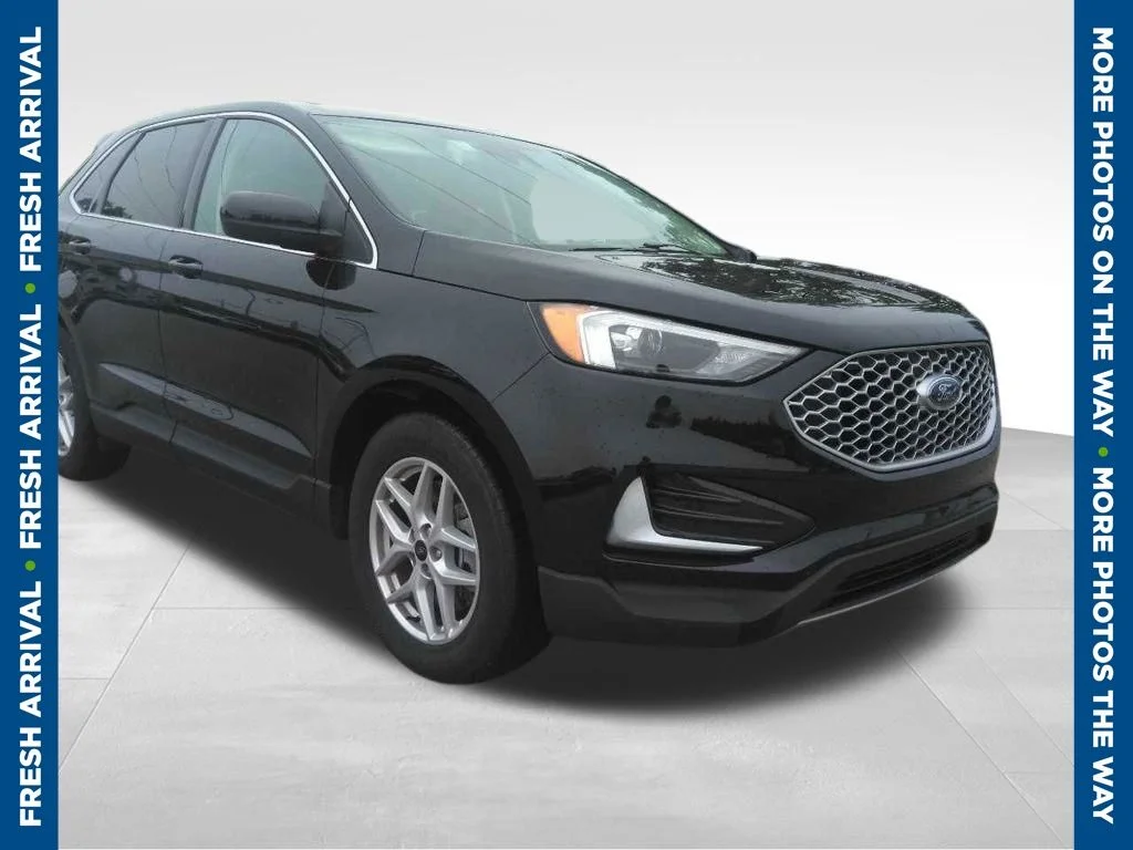 Used 2024 Black Ford SEL image 1