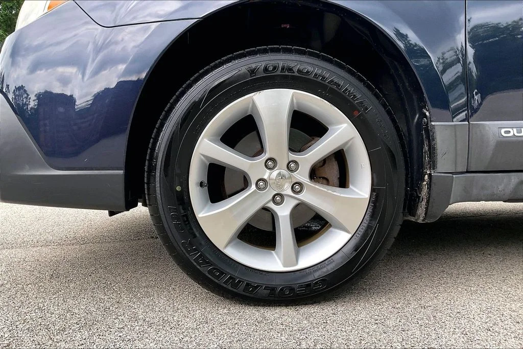 Used 2014 Blue Subaru 2.5i image 8