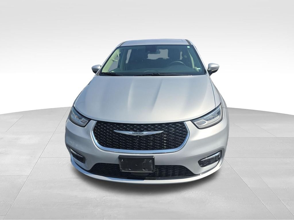 Used 2023 Silver Chrysler Touring L image 8