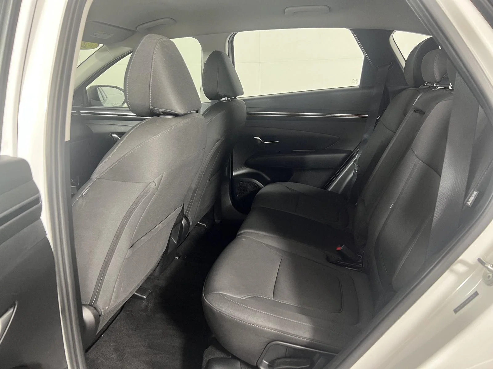 Used 2024  Hyundai SE image 4