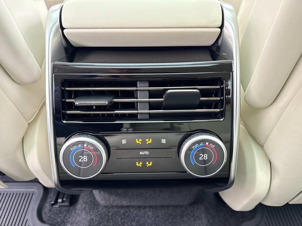 2023 Land Rover Range Rover SE - Photo 16