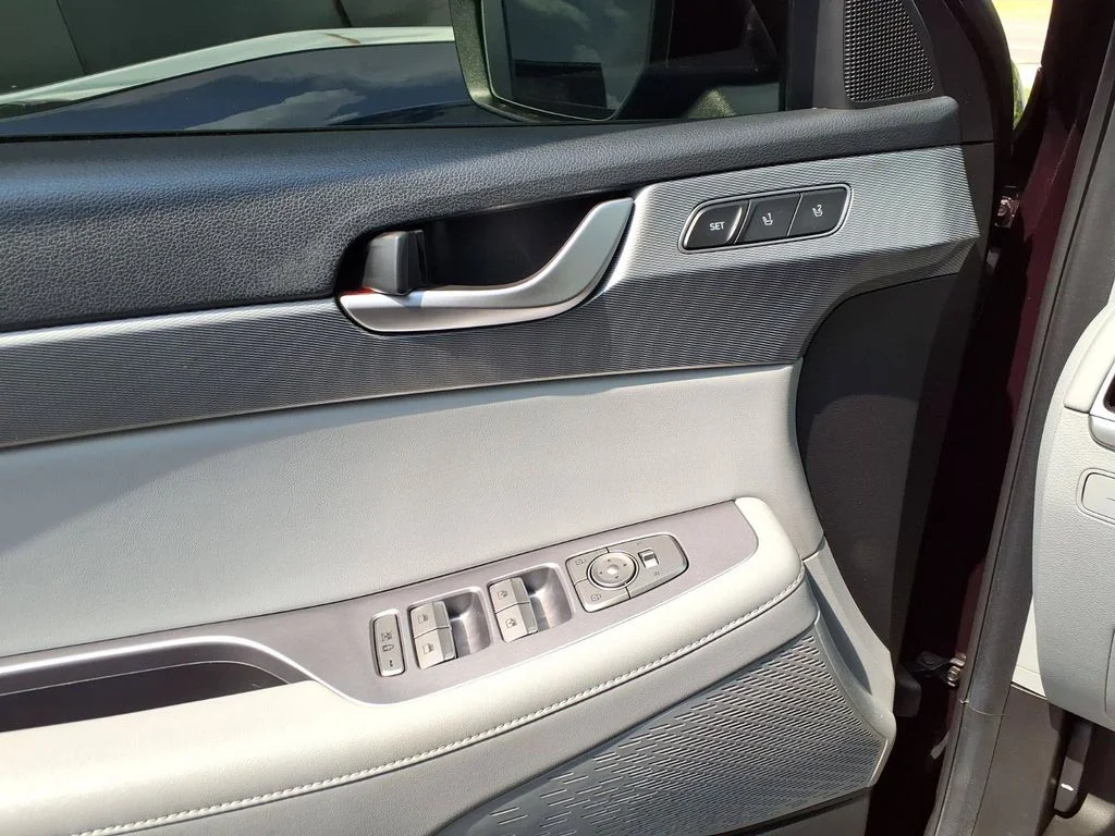 Used 2020 Sierra Burgundy Hyundai SEL image 17