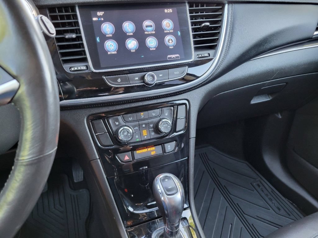 Used 2018 Summit White Buick Essence image 31