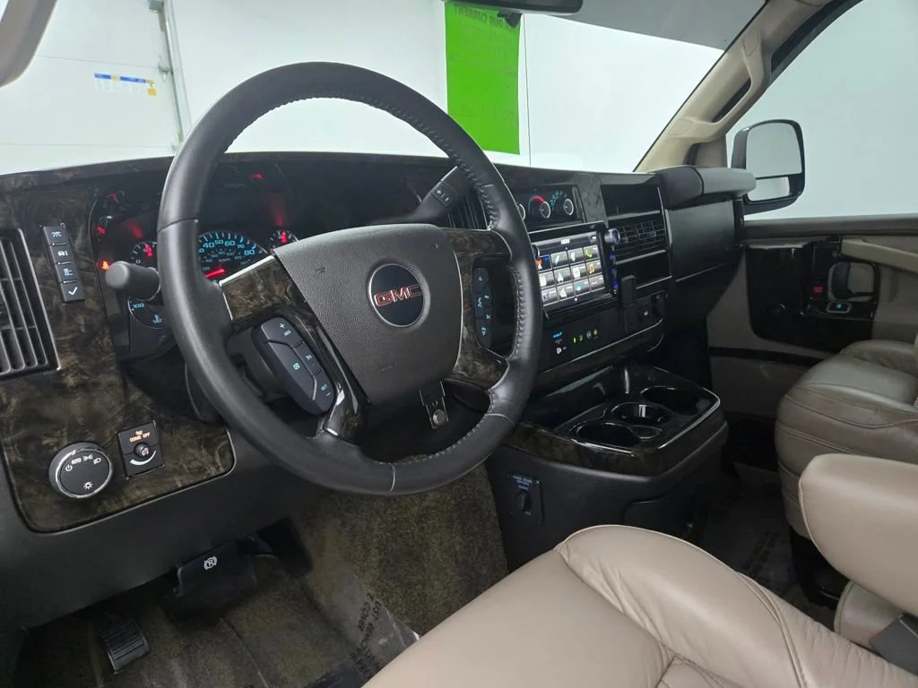 2023 GMC Savana Cargo Work Van - Photo 17