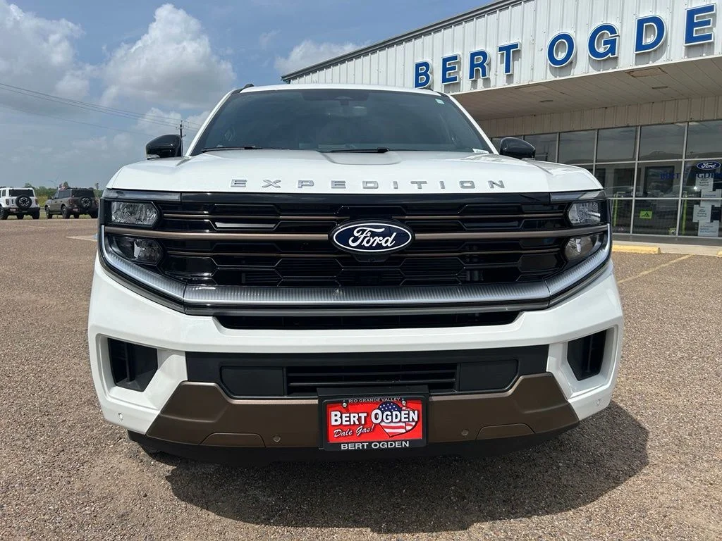 New 2027 Star White Metallic Tri-Coat Ford MAX King Ranch® image 2