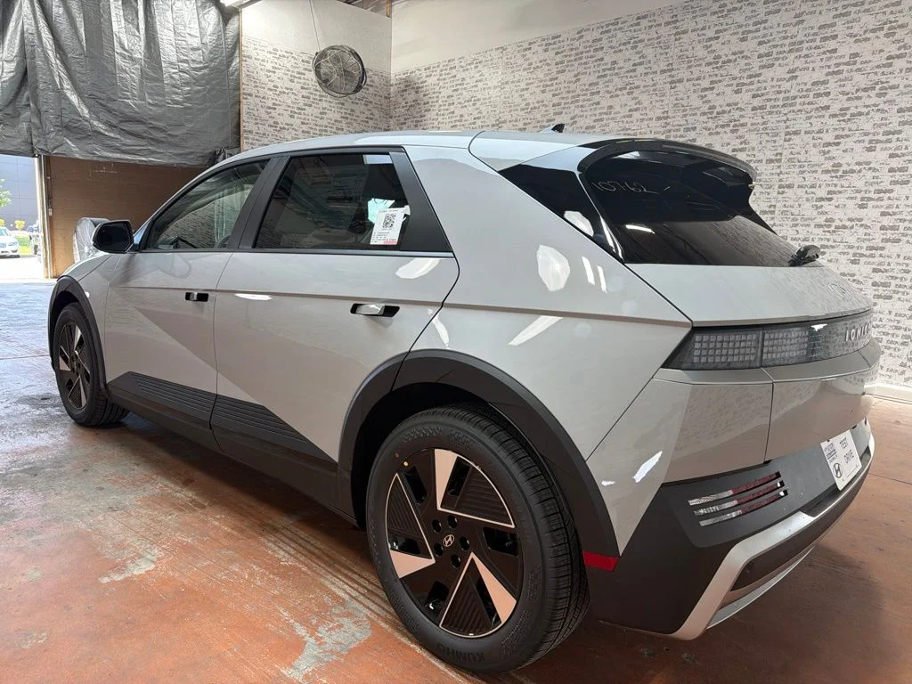 New 2027 Cyber Gray Hyundai SE image 5