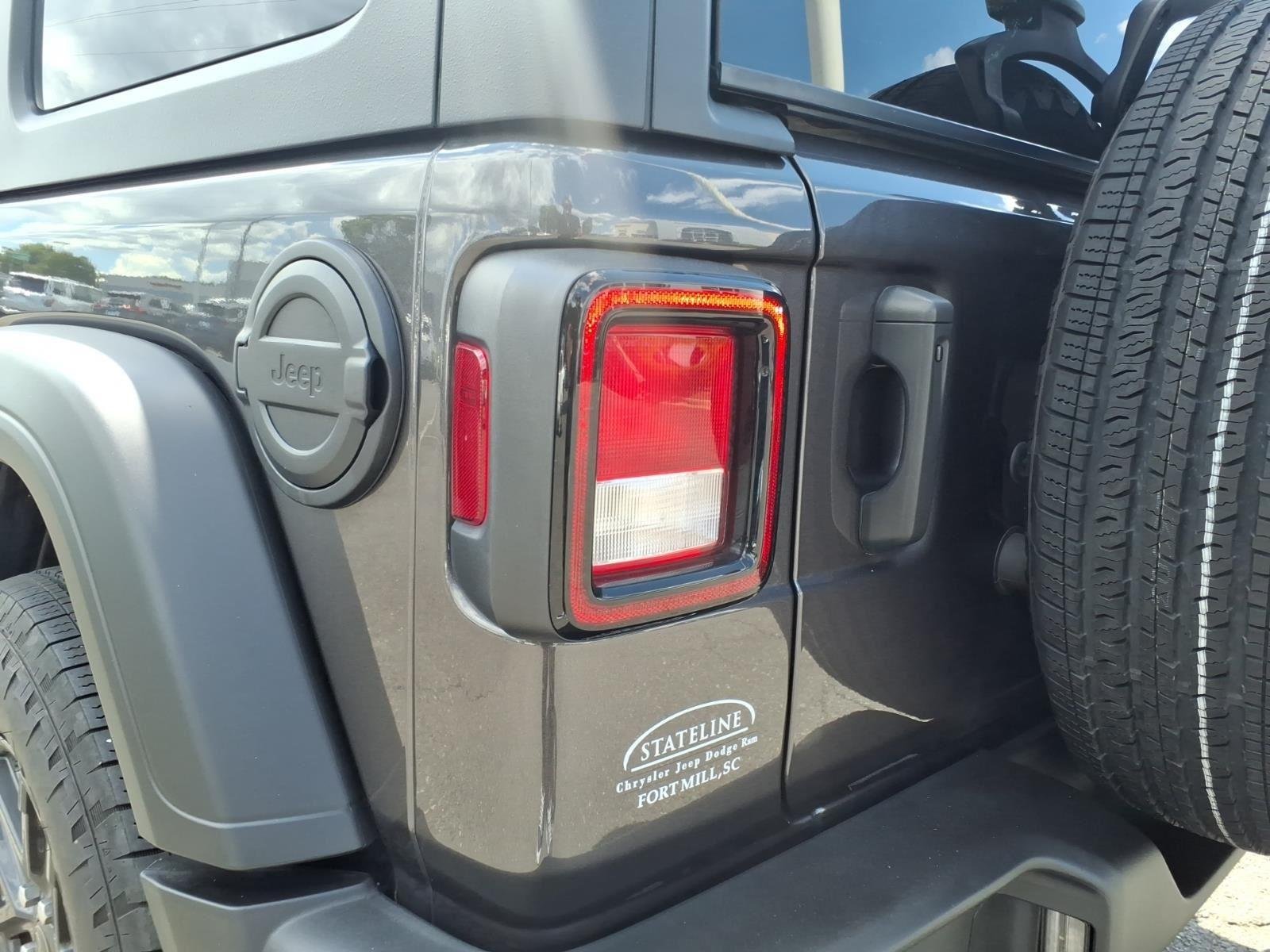 Used 2024 Granite Crystal Metallic Clearcoat Jeep Sport S image 18
