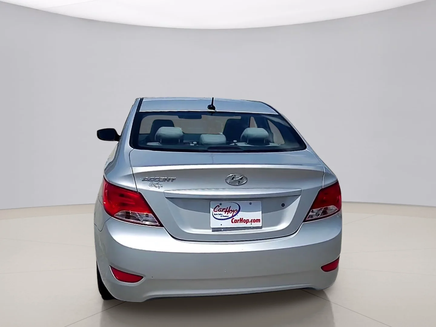 Used 2016 Silver Hyundai SE image 4