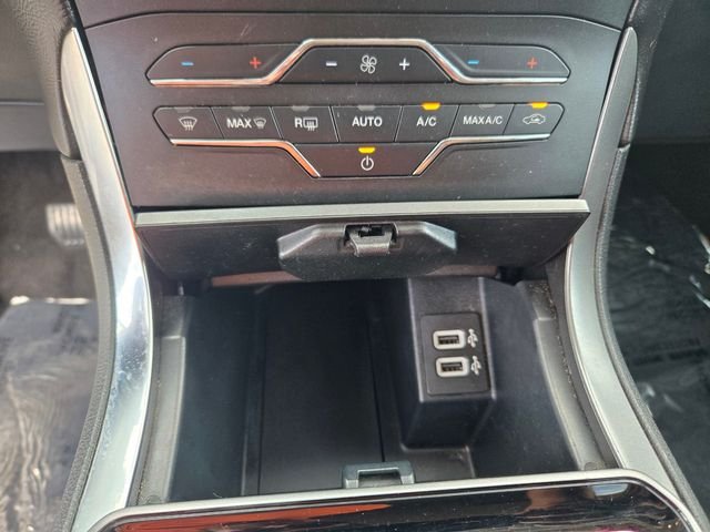 Used 2020 Silver Ford SE image 15