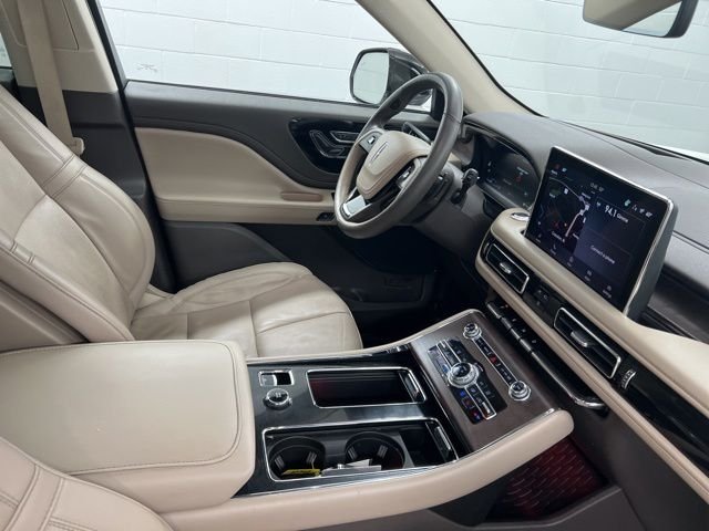 Used 2023 White Lincoln Reserve image 31