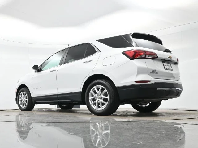 Used 2024 Summit White Chevrolet LT image 29