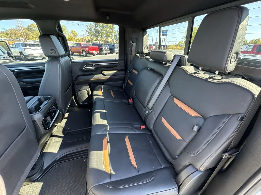 Used 2024 White GMC AT4 image 23