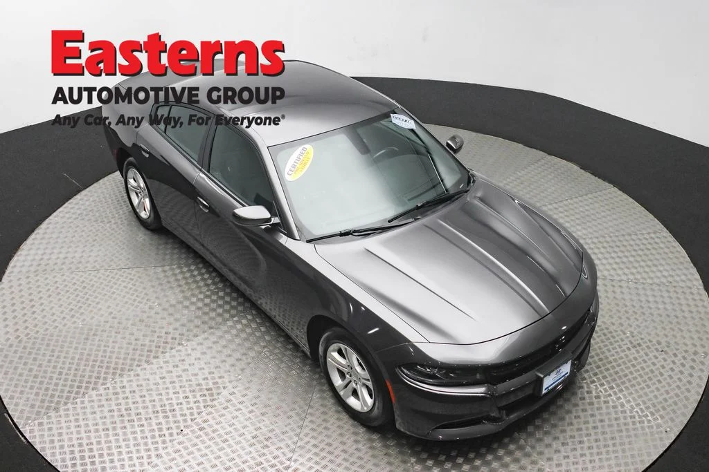 Used 2022 Gray Dodge SXT image 3