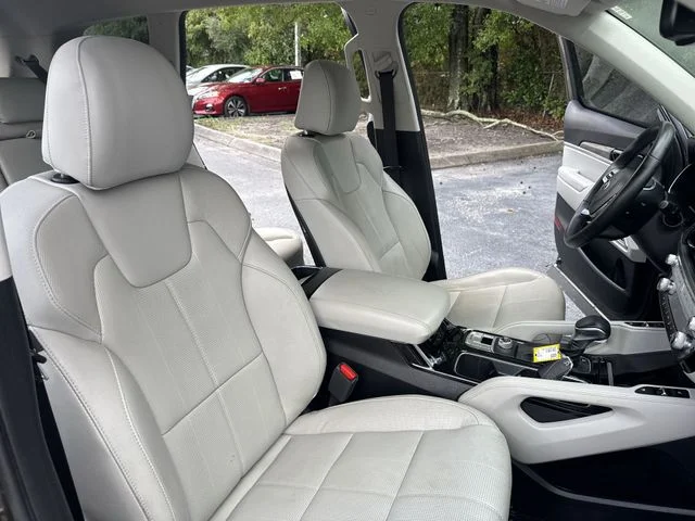 Used 2020 Green Kia EX image 10