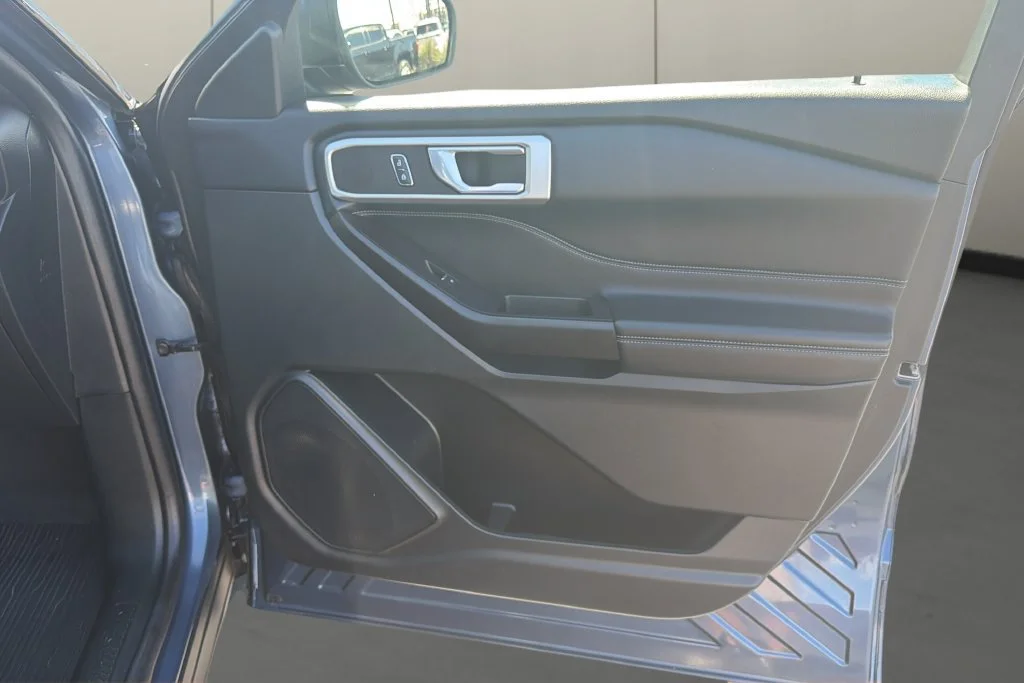Used 2020 Blue Ford XLT image 17
