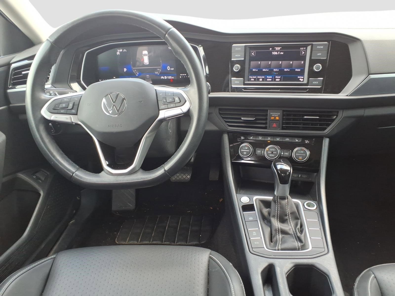 Used 2024 Platinum Gray Metallic Volkswagen SE image 9