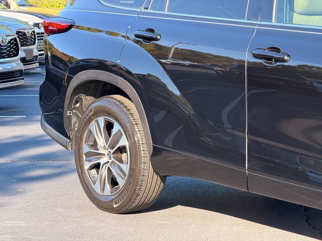 Used 2022 Black Toyota XLE image 7