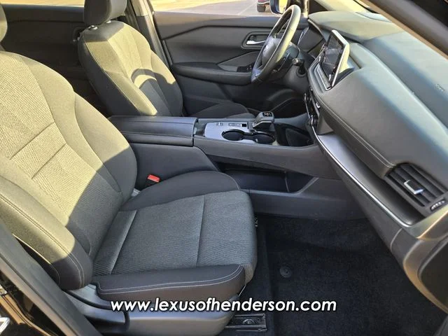 2025 Nissan Rogue SV - Photo 16