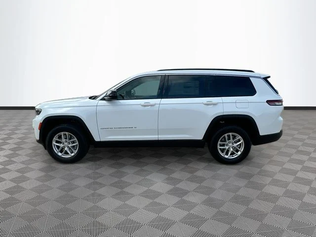 New 2026 Bright White Clear-Coat Exterior Paint Jeep Laredo image 4