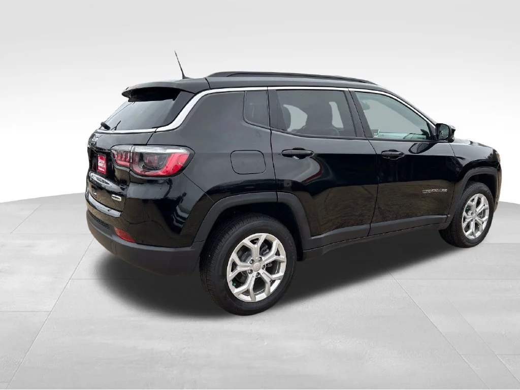 Used 2024 Black Jeep Latitude image 5