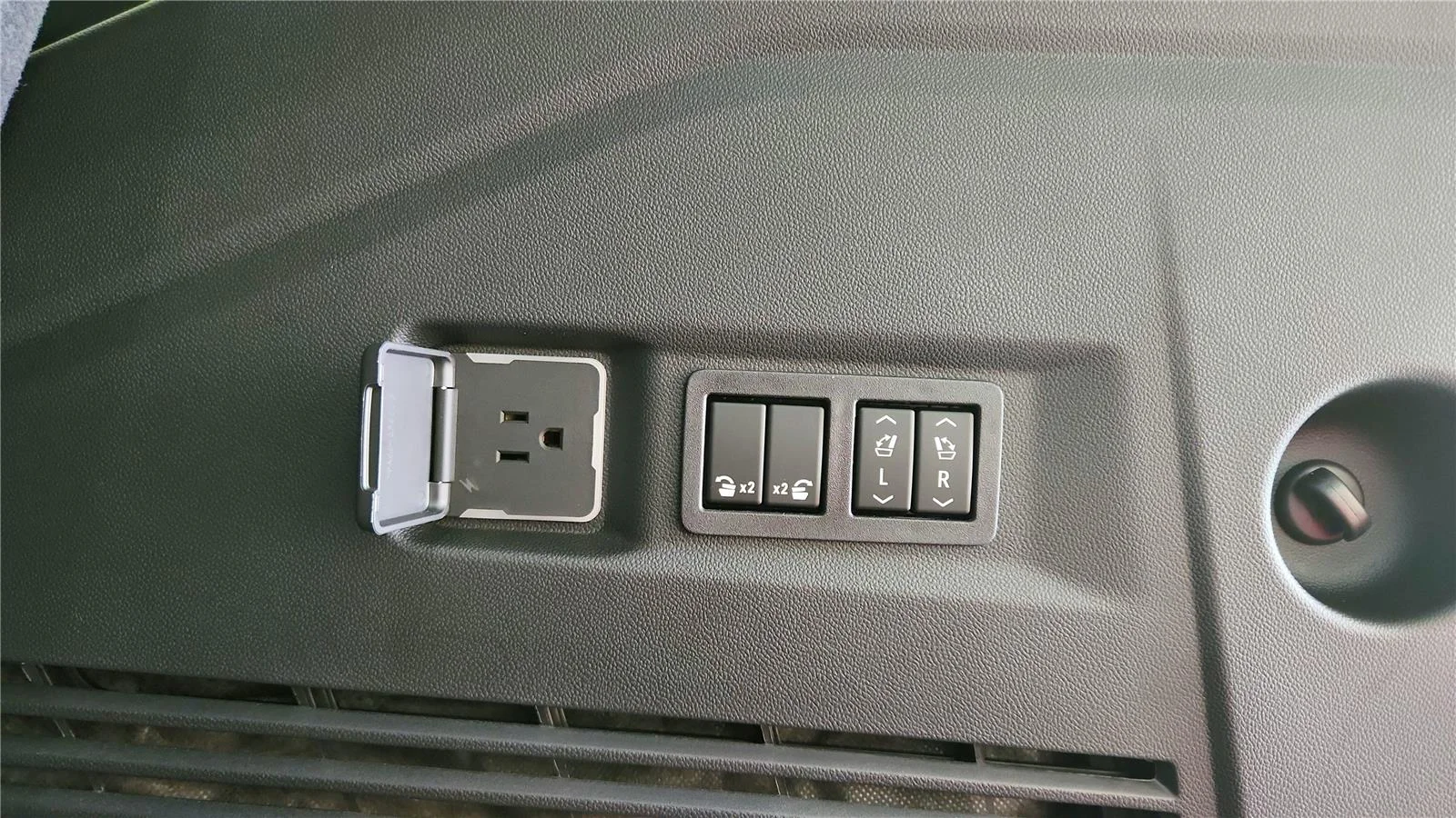2026 Chevrolet Tahoe Premier - Photo 23