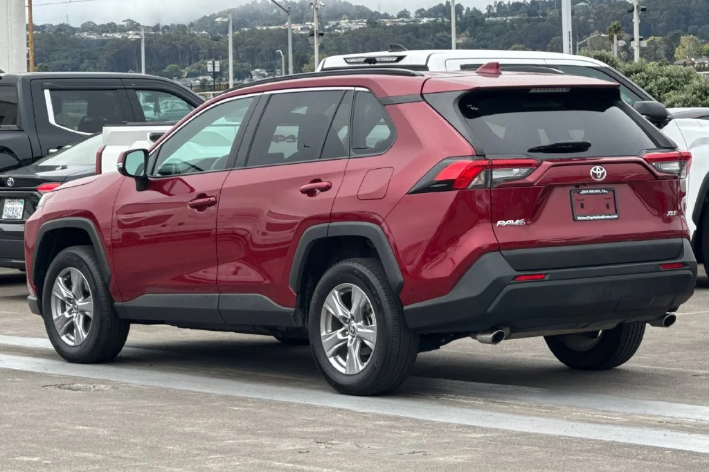 Used 2025 Pearl Toyota XLE image 6