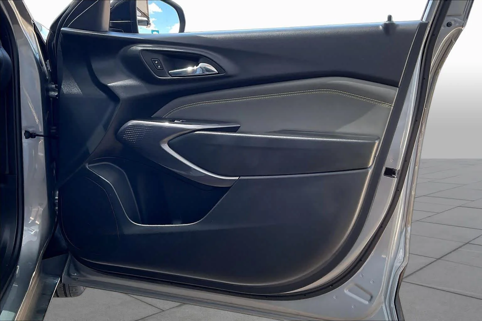 Used 2025 Sterling Gray Metallic Chevrolet ACTIV image 21